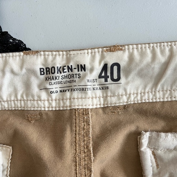 Men’s Old Navy khaki shorts - Picture 3 of 3
